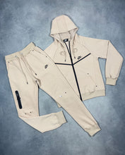 Load image into Gallery viewer, Tracksuit women