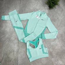 Load image into Gallery viewer, Tracksuit women