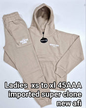 Load image into Gallery viewer, Tracksuit women