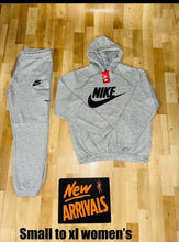 Load image into Gallery viewer, Tracksuit women