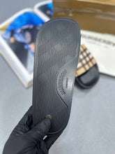 Load image into Gallery viewer, Slipper