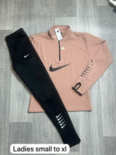 Load image into Gallery viewer, Tracksuit women
