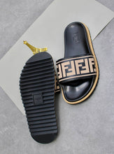 Load image into Gallery viewer, Slipper