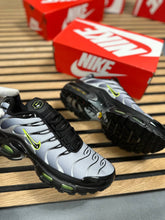 Load image into Gallery viewer, Shoes