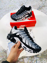 Load image into Gallery viewer, Shoes