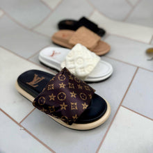 Load image into Gallery viewer, Slipper
