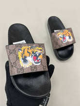 Load image into Gallery viewer, Slipper