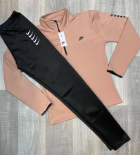 Load image into Gallery viewer, Tracksuit women