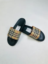 Load image into Gallery viewer, Slipper