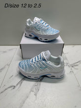 Load image into Gallery viewer, Shoes
