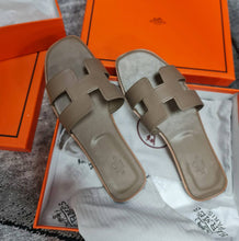 Load image into Gallery viewer, Slipper