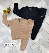 Load image into Gallery viewer, Tracksuit women