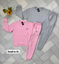 Load image into Gallery viewer, Tracksuit women