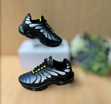Load image into Gallery viewer, Shoes
