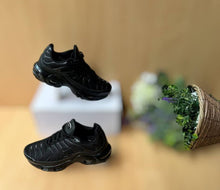 Load image into Gallery viewer, Shoes
