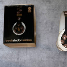 Load image into Gallery viewer, Headphone