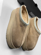 Load image into Gallery viewer, Slipper
