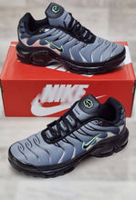 Load image into Gallery viewer, Shoes