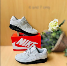 Load image into Gallery viewer, Shoes