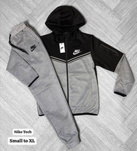 Load image into Gallery viewer, Tracksuit women