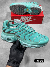 Load image into Gallery viewer, Shoes