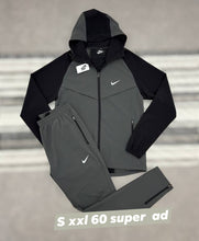 Load image into Gallery viewer, Tracksuit men
