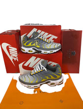 Load image into Gallery viewer, Shoes