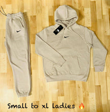 Load image into Gallery viewer, Tracksuit women