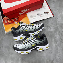 Load image into Gallery viewer, Shoes