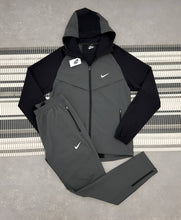 Load image into Gallery viewer, Tracksuit men