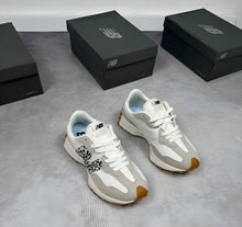 Load image into Gallery viewer, Shoes