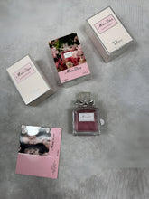 Load image into Gallery viewer, Perfume