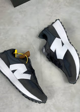 Load image into Gallery viewer, Shoes