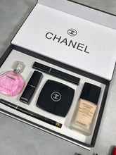 Load image into Gallery viewer, Makeup