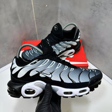 Load image into Gallery viewer, Shoes