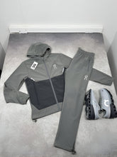 Load image into Gallery viewer, Tracksuit men