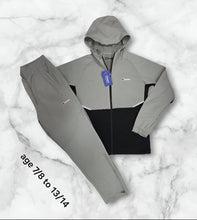 Load image into Gallery viewer, Tracksuit boy