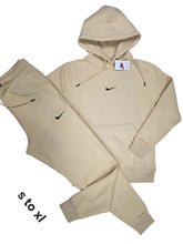 Load image into Gallery viewer, Tracksuit women