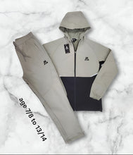 Load image into Gallery viewer, Tracksuit boy