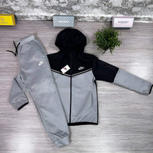 Load image into Gallery viewer, Tracksuit women