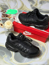 Load image into Gallery viewer, Shoes
