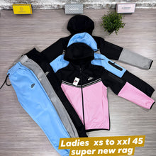 Load image into Gallery viewer, Tracksuit women