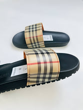 Load image into Gallery viewer, Slipper