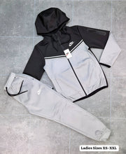 Load image into Gallery viewer, Tracksuit women
