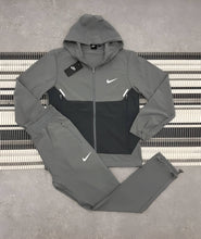 Load image into Gallery viewer, Tracksuit