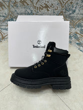 Load image into Gallery viewer, Shoes