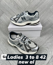 Load image into Gallery viewer, Shoes