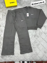 Load image into Gallery viewer, Tracksuit women