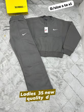Load image into Gallery viewer, Tracksuit women
