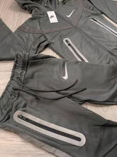 Load image into Gallery viewer, Tracksuit boy
